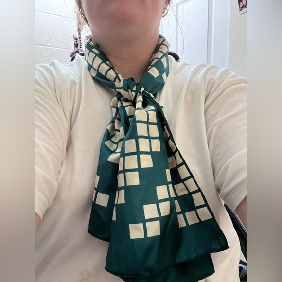 100% polyester green/teal scarf - Picture 1 of 6